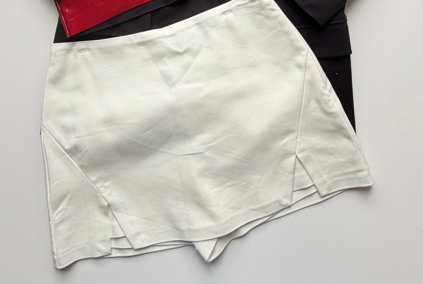SHE & SKY SHORTS (NWT) L