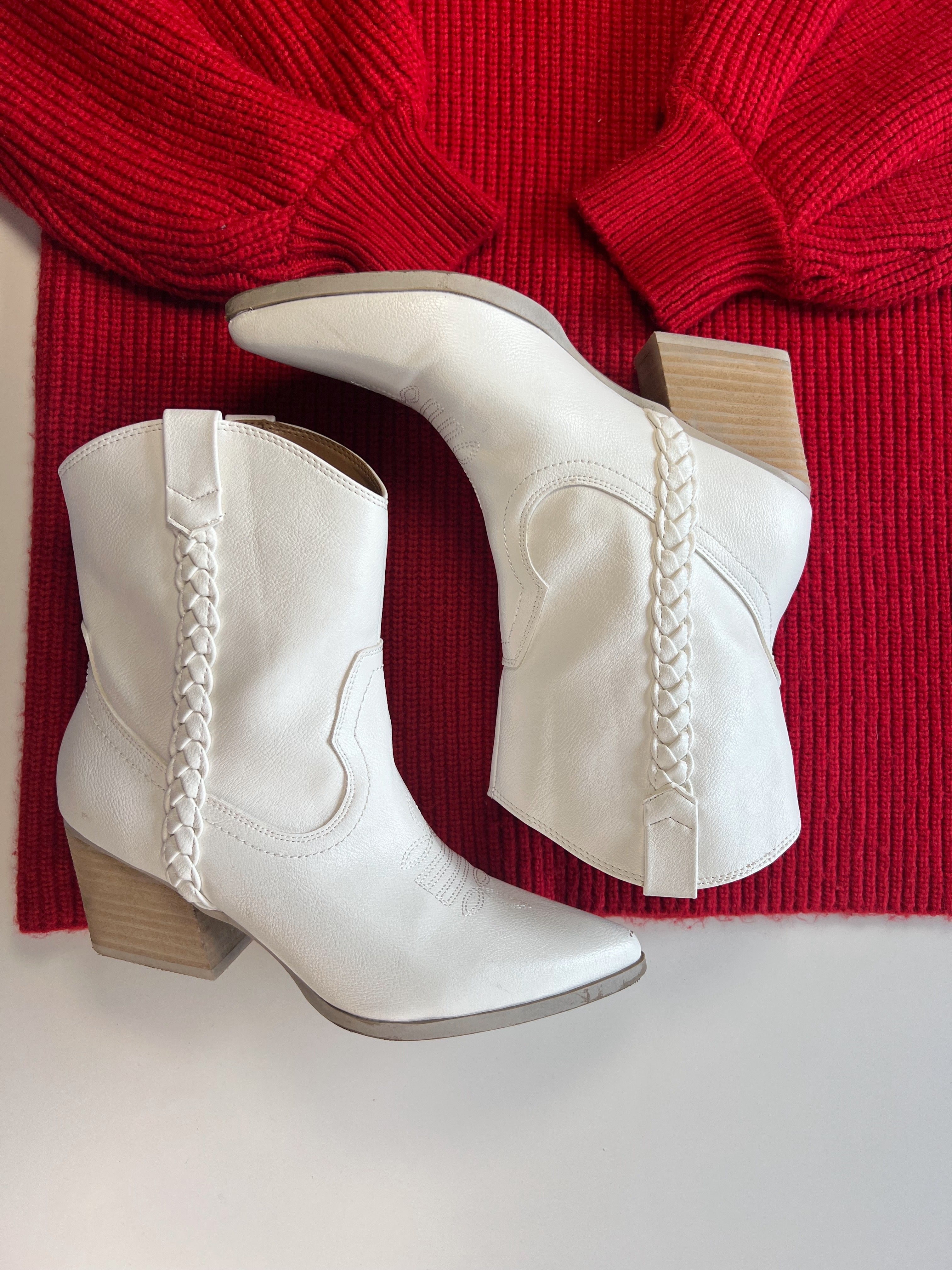 DOLCE VITA BOOTS 9.5