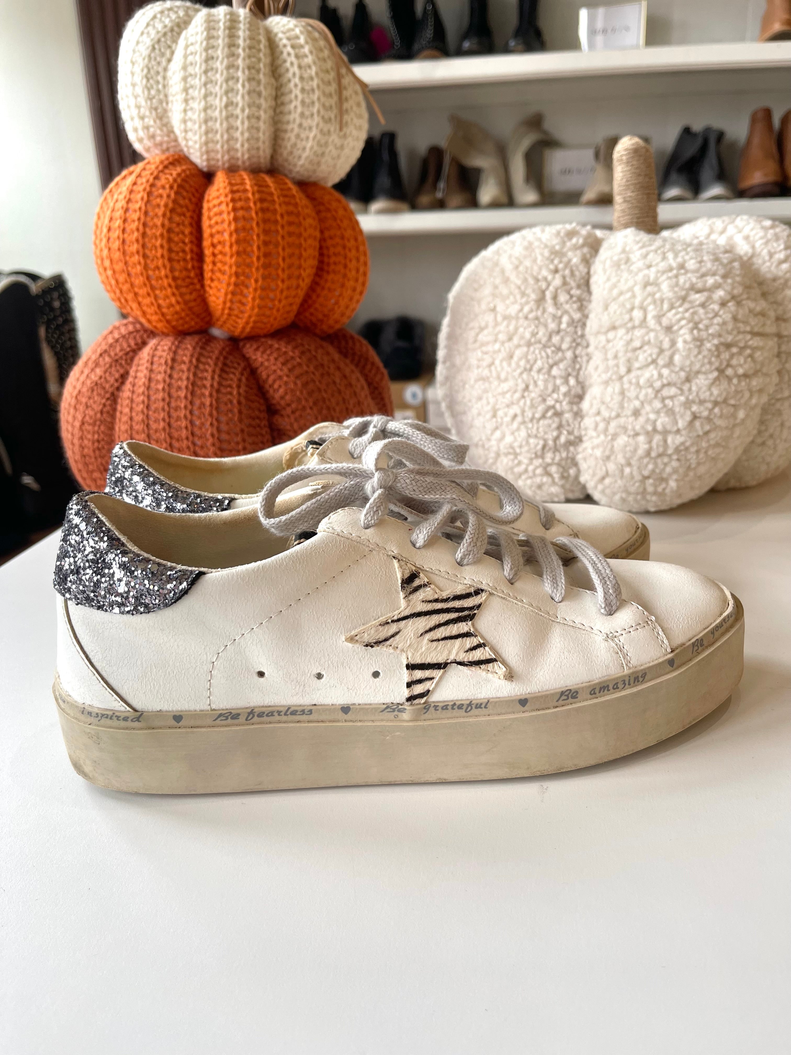 SHU SHOP SNEAKERS 8.5