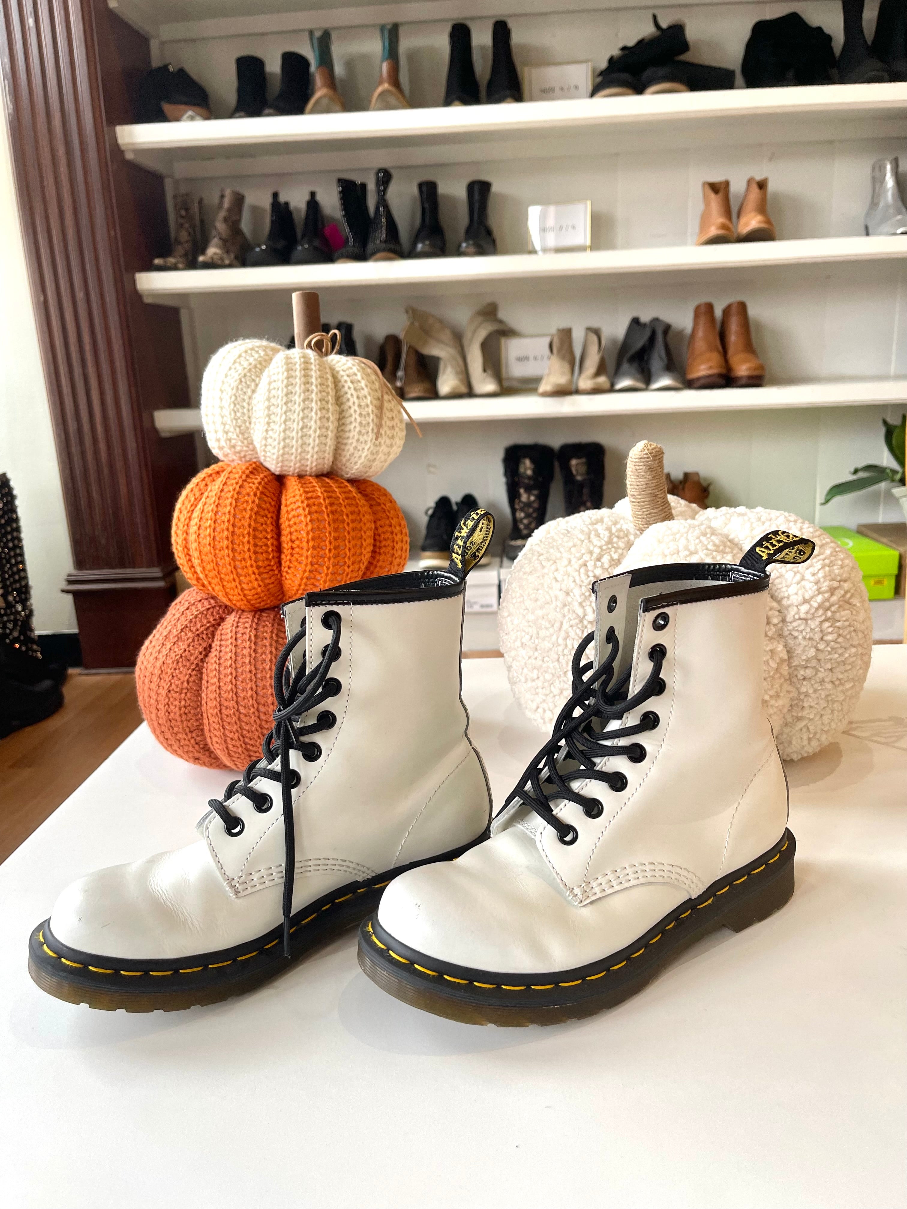 DR. MARTEN BOOTS 6