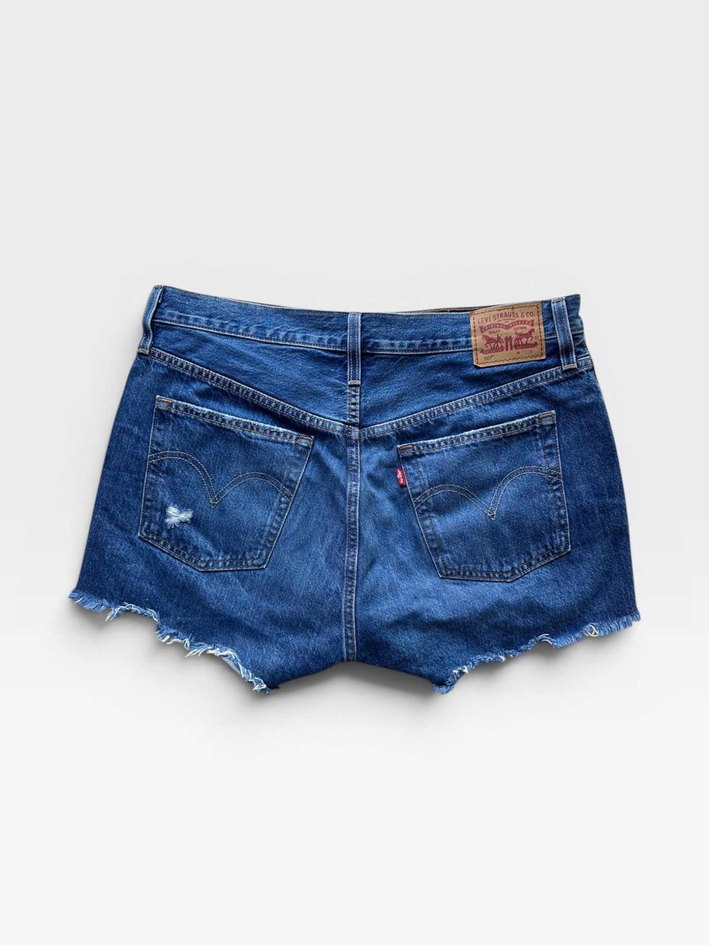 DARK WASH LEVI DENIM SHORTS 31