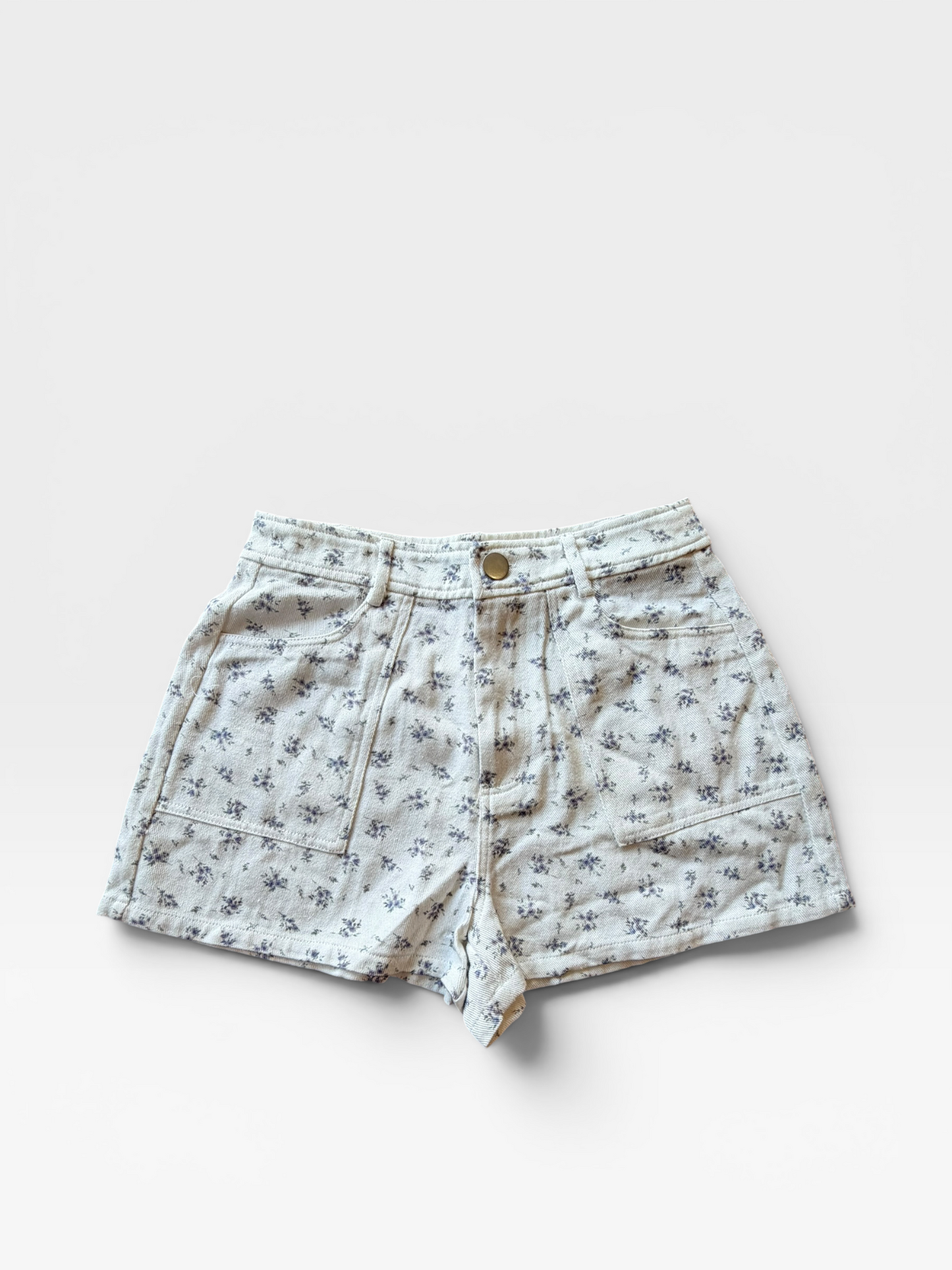 WHITE WITH FLOWER LULUS SHORTS (NWT) S