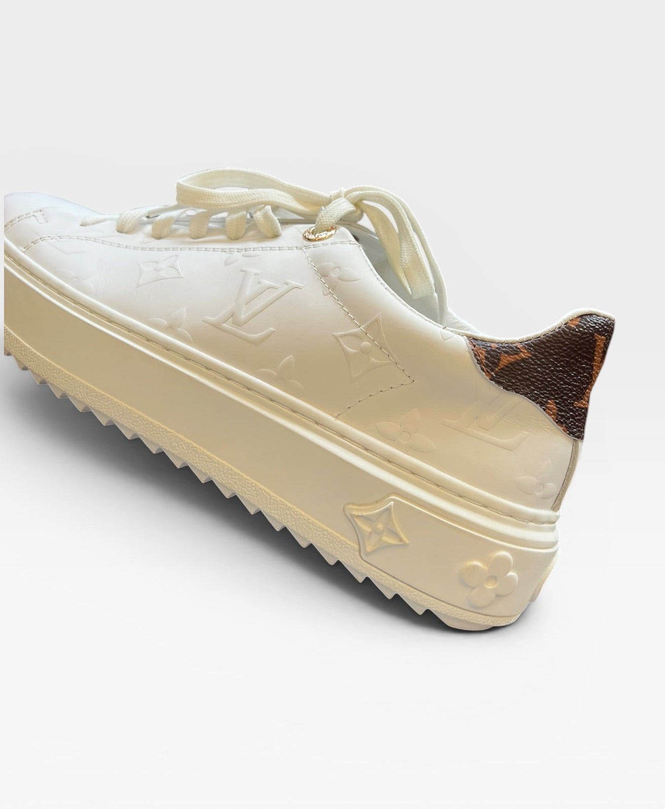 LV WHITE SNEAKERS (NOT AUTH) 8
