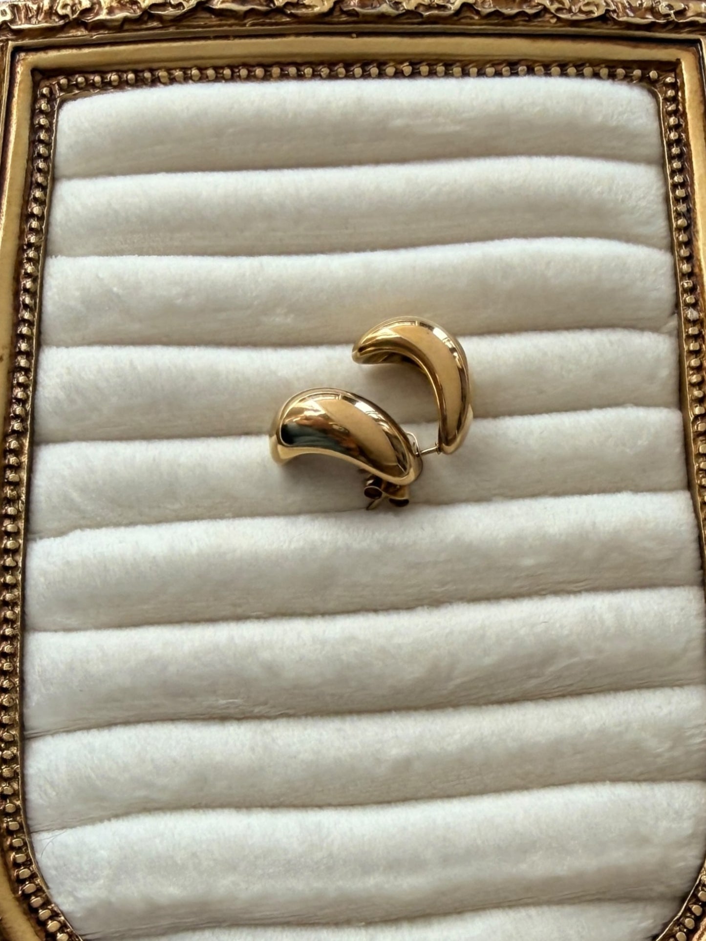 GOLD STUD EARRINGS (NON TARNISH)