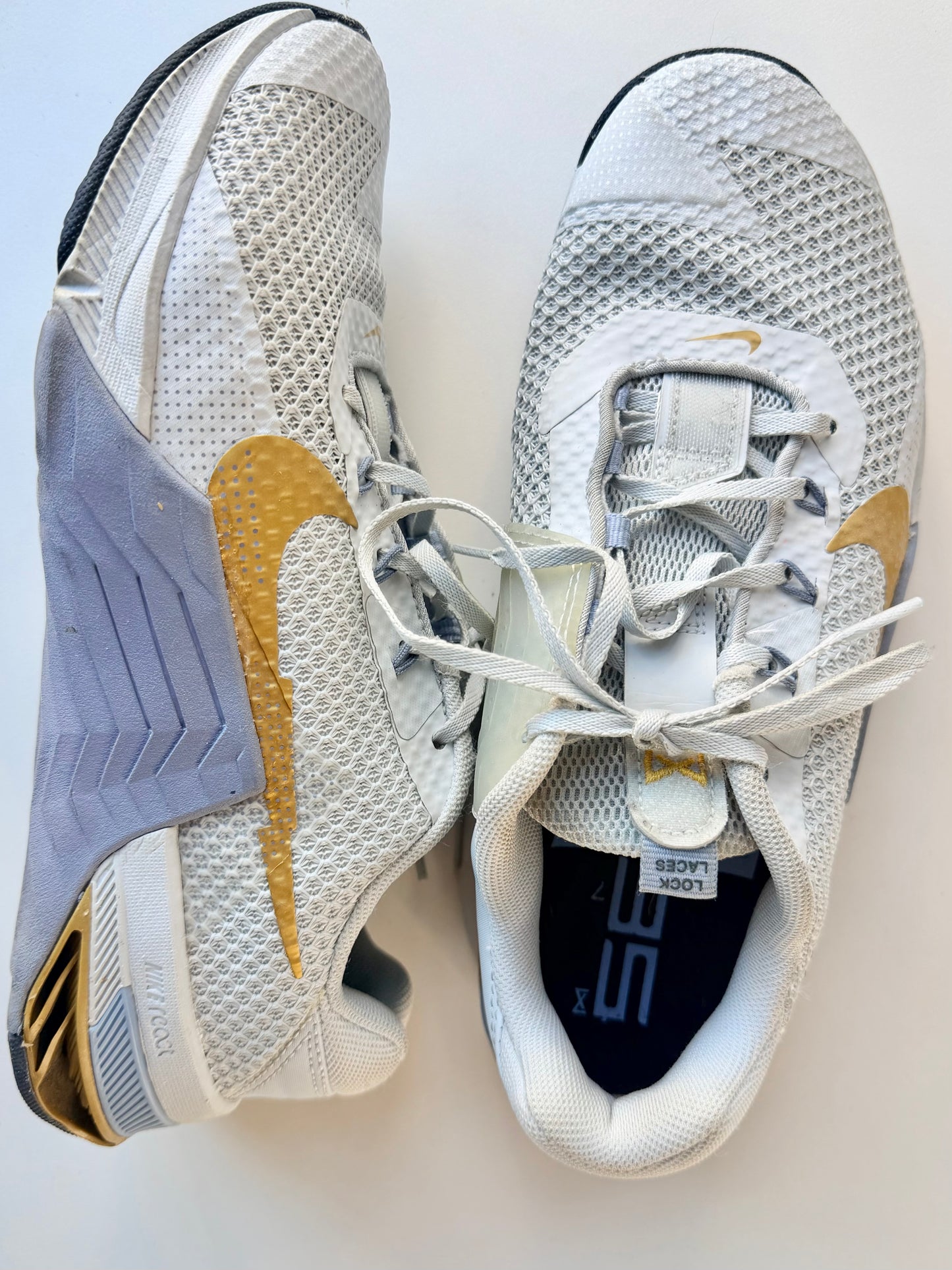 NIKE TENISHOES 9.5