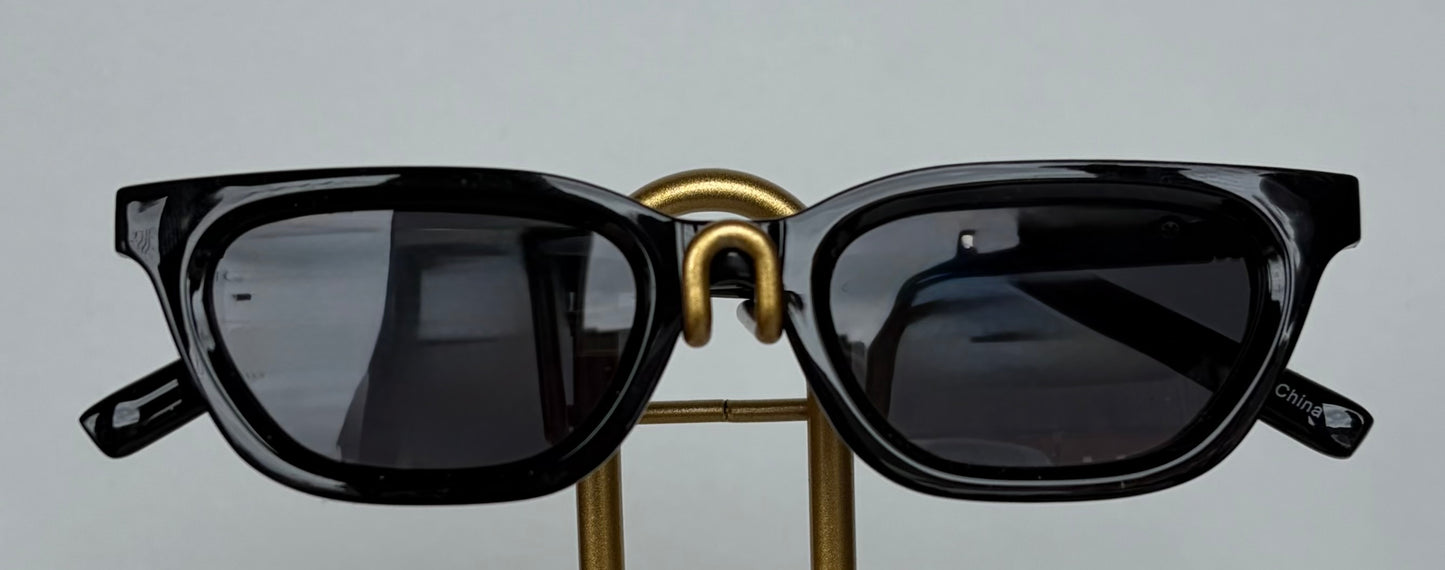 BLACK WIDE CAT SUNNIES