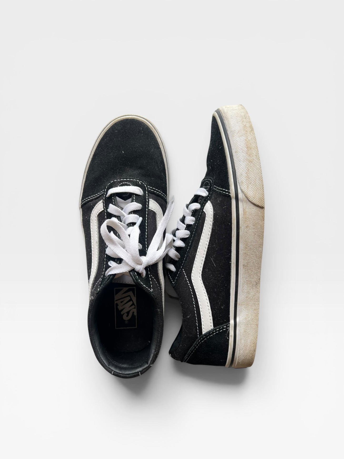 BLACK LOWTOP VANS 8.5
