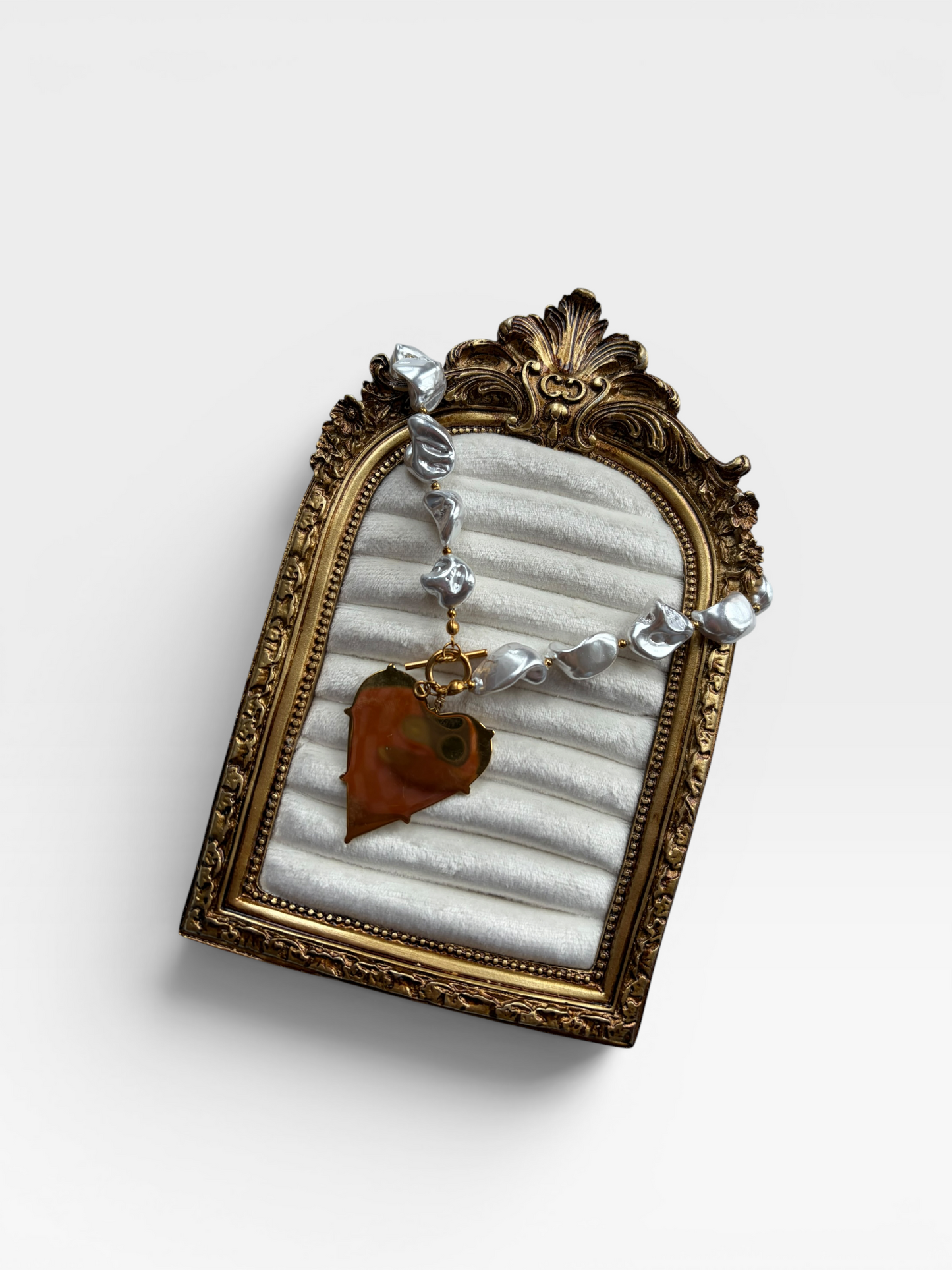 BLAZE CHUNKY PEARL AND HEART NECKLACE