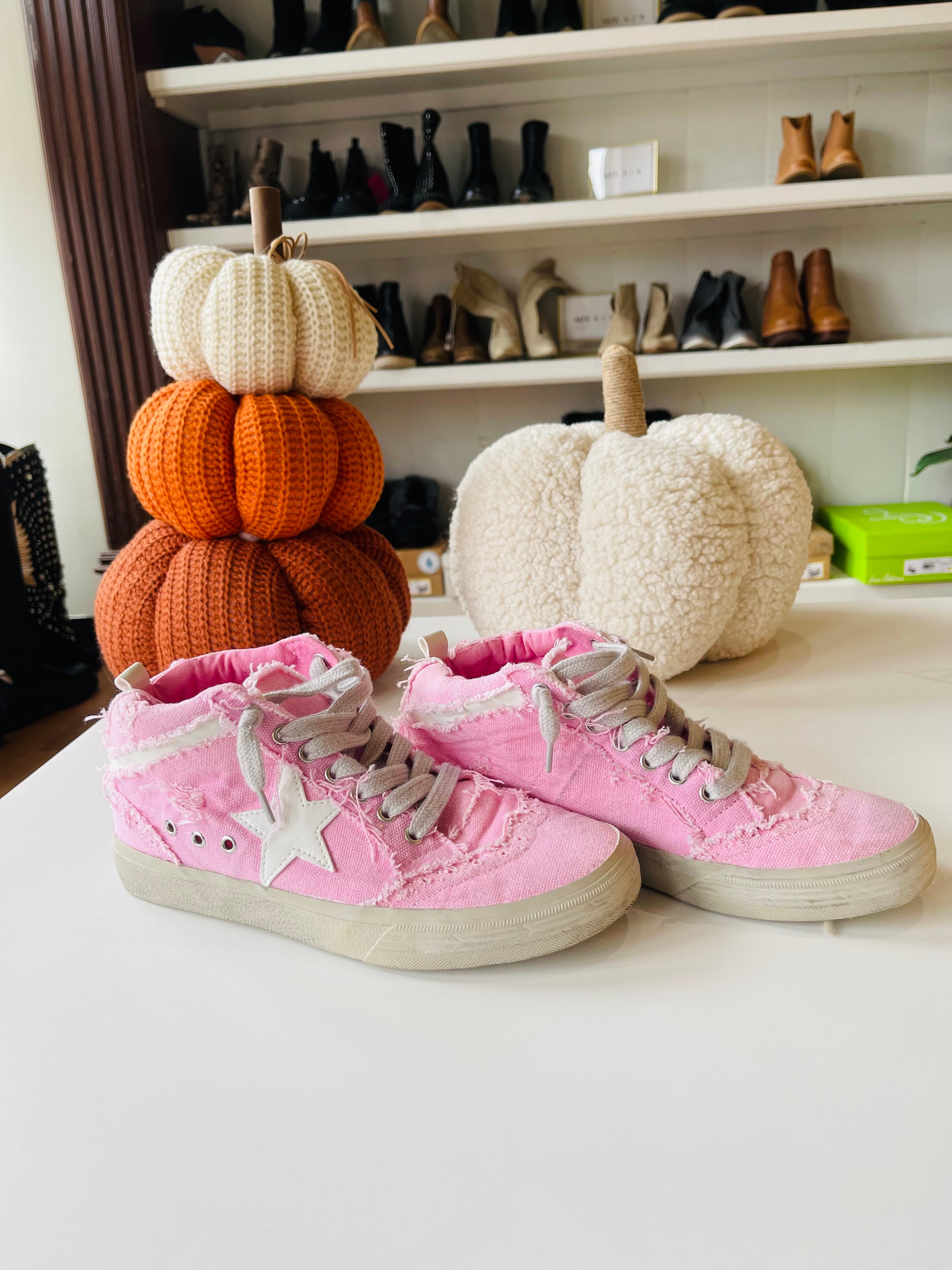 SHU SHOP SNEAKERS 7.5