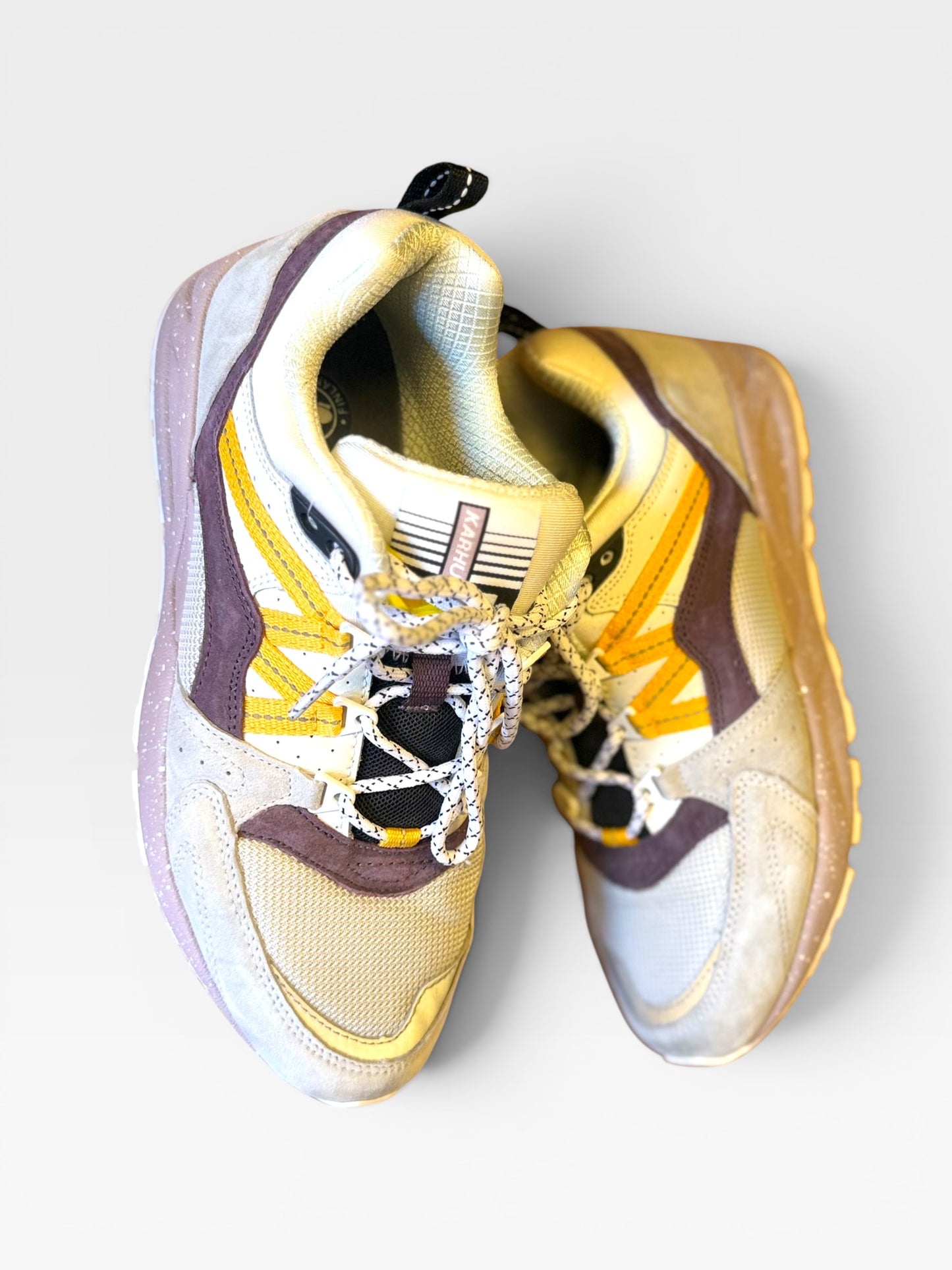 KARHU SHOES (M 7/W 8.5)