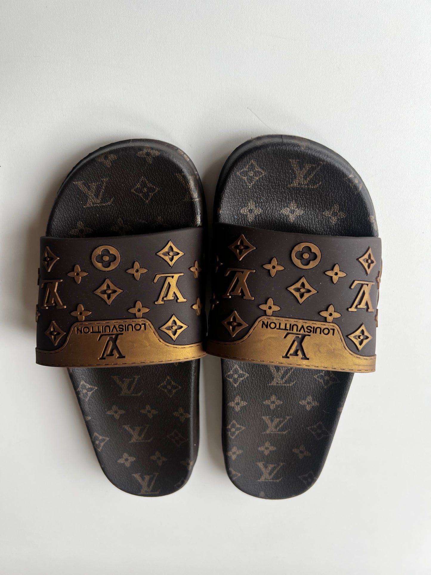 LV DUPE SLIDES 39