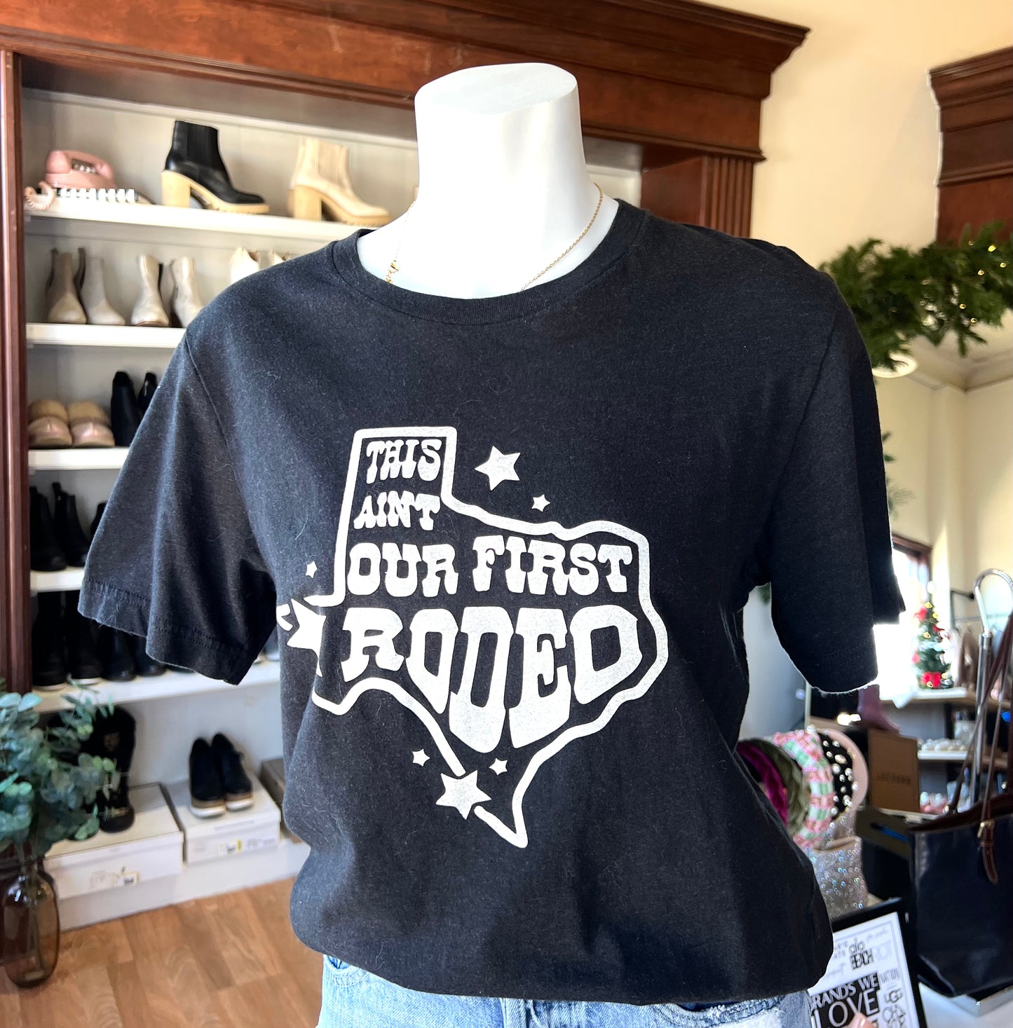 THIS AINT OUR FIRST RODEO TEE (M)