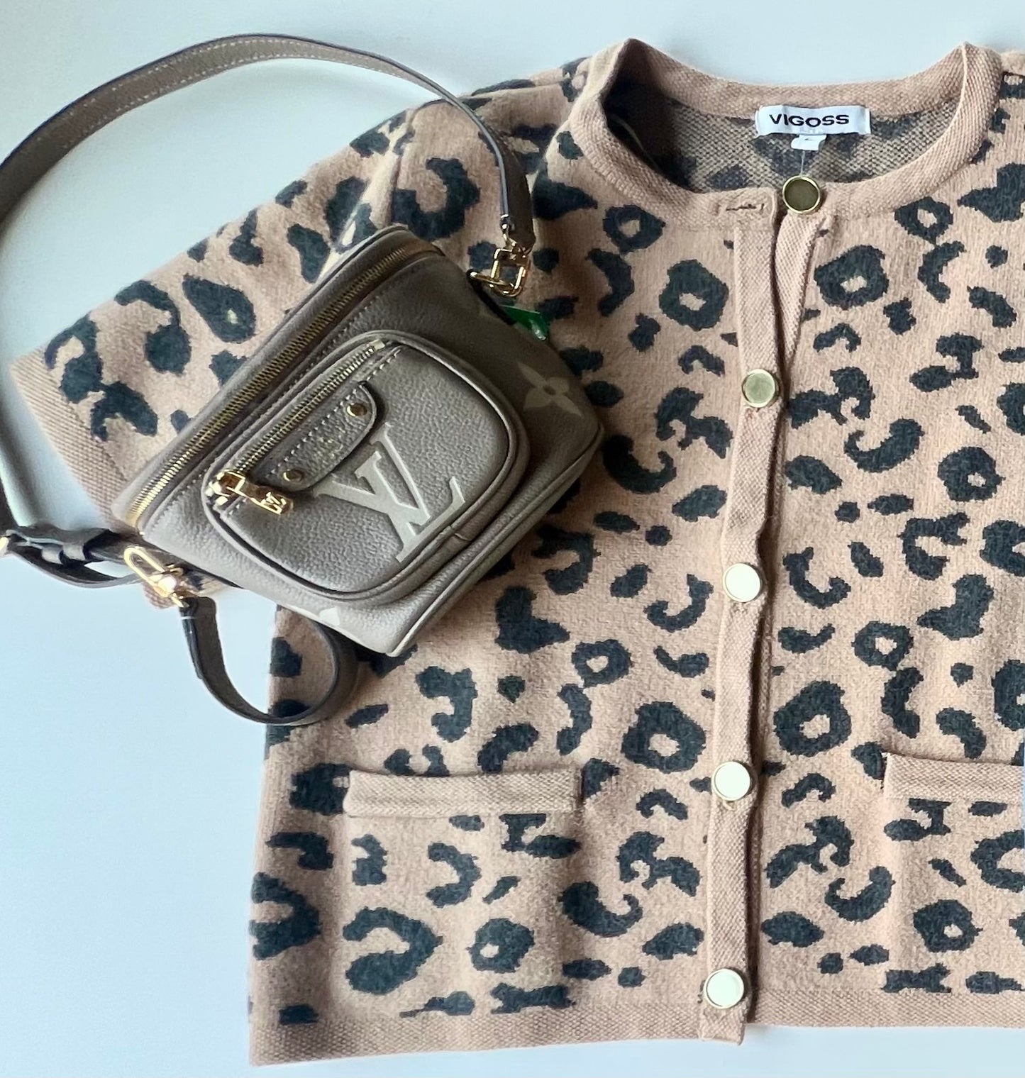 VIGOSS SWEATER L (NWT)