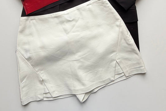 SHE & SKY SHORTS (NWT) L