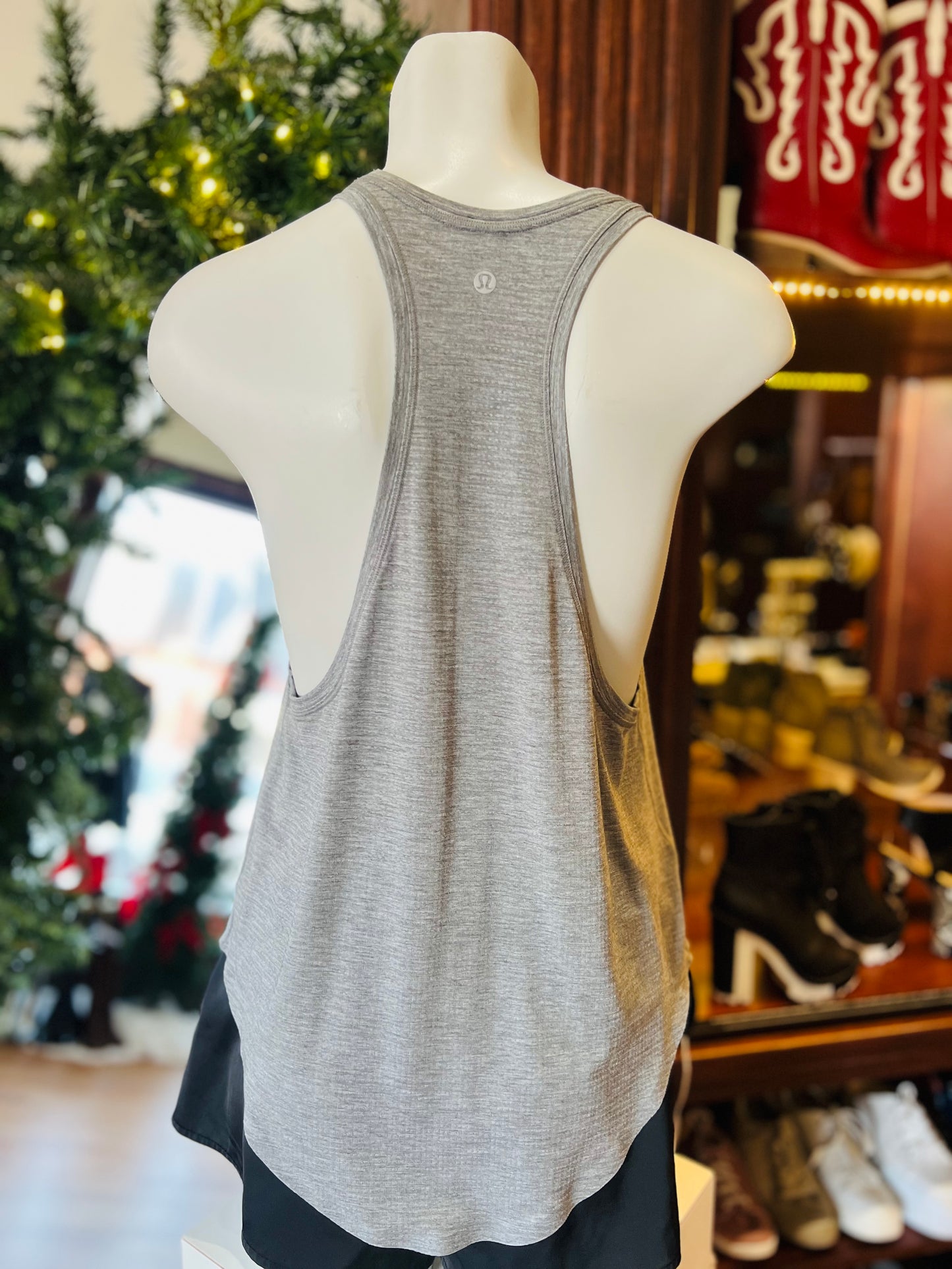 LULULEMON TANK 8
