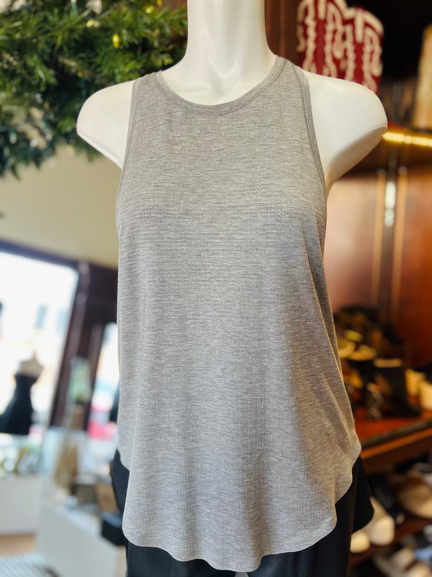 LULULEMON TANK 8