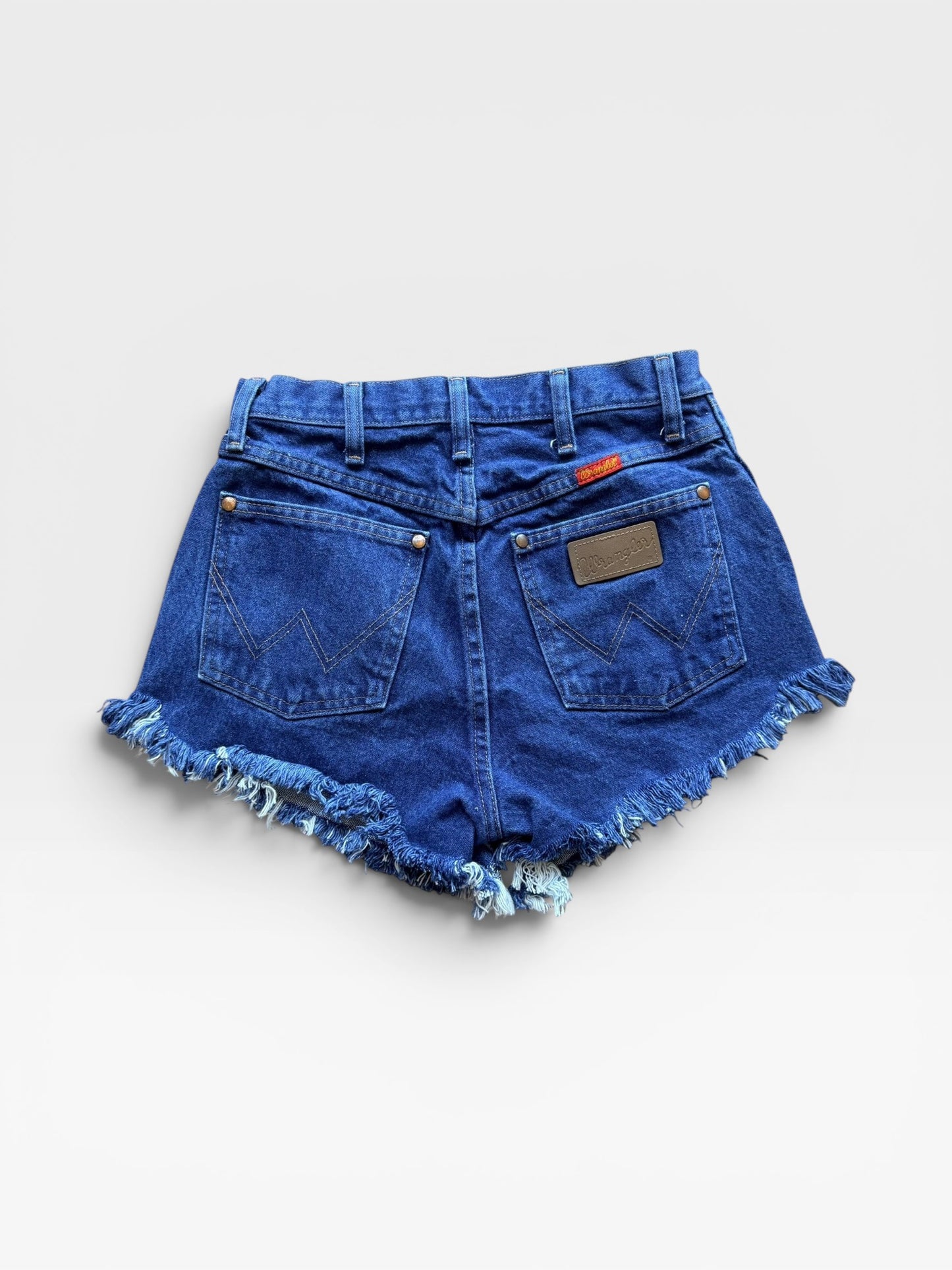 DARK WASH WRANGLER SHORTS 27