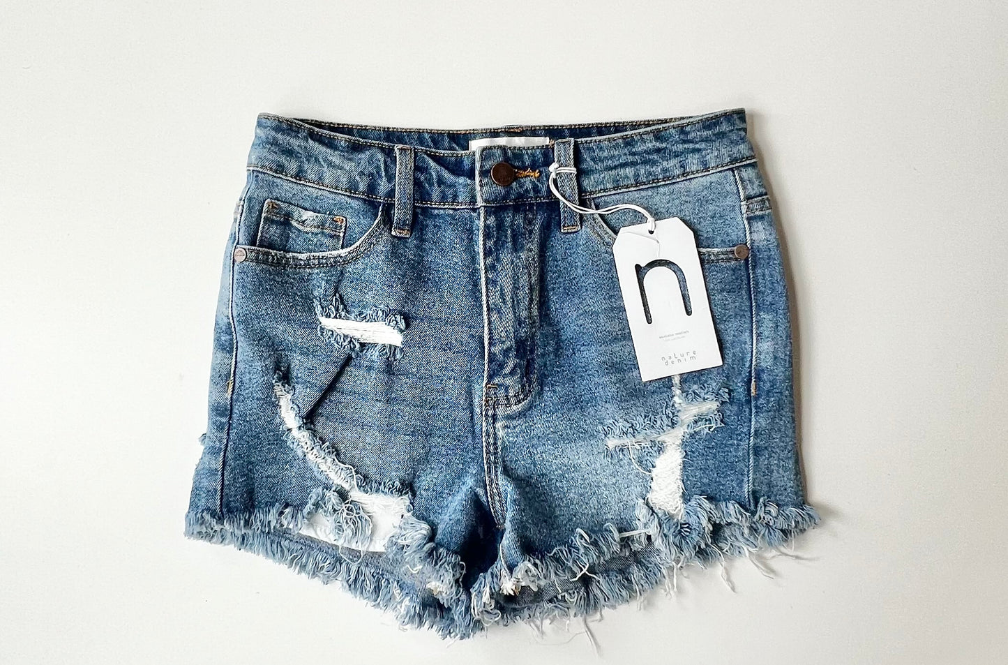 NATURE DENIM SHORTS (NWT) MED