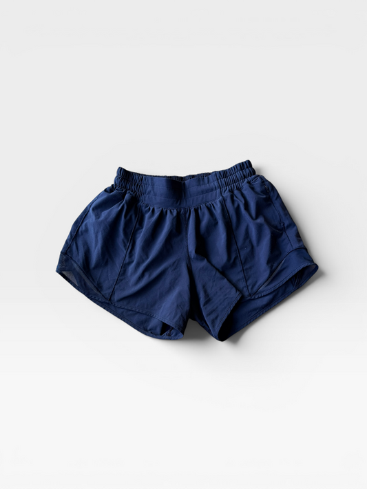 BLACK LULULEMON SHORTS 4
