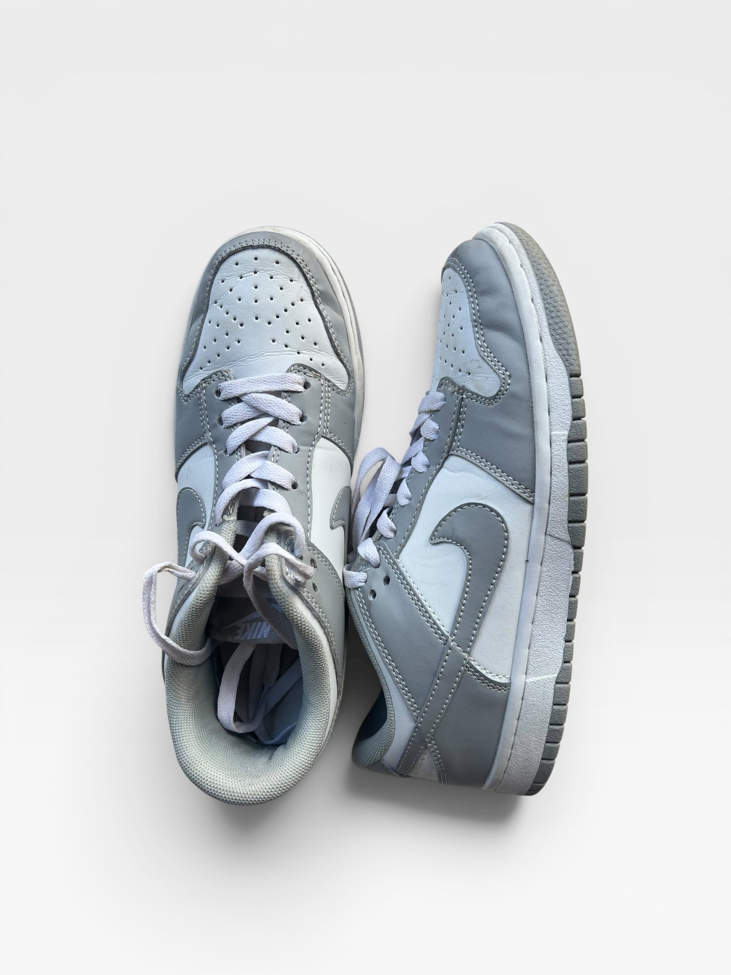 GREY/WHITE NIKE SHOES 8