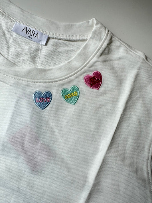 WHITE AVARA VALENTINES DAY TEE (NWT) L