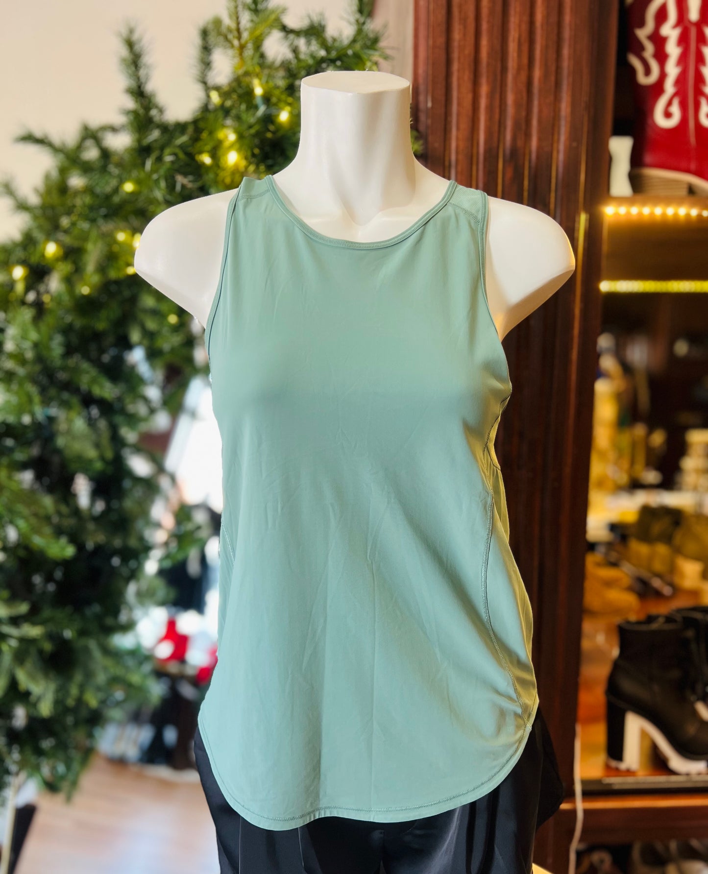 LULULEMON TANK 4