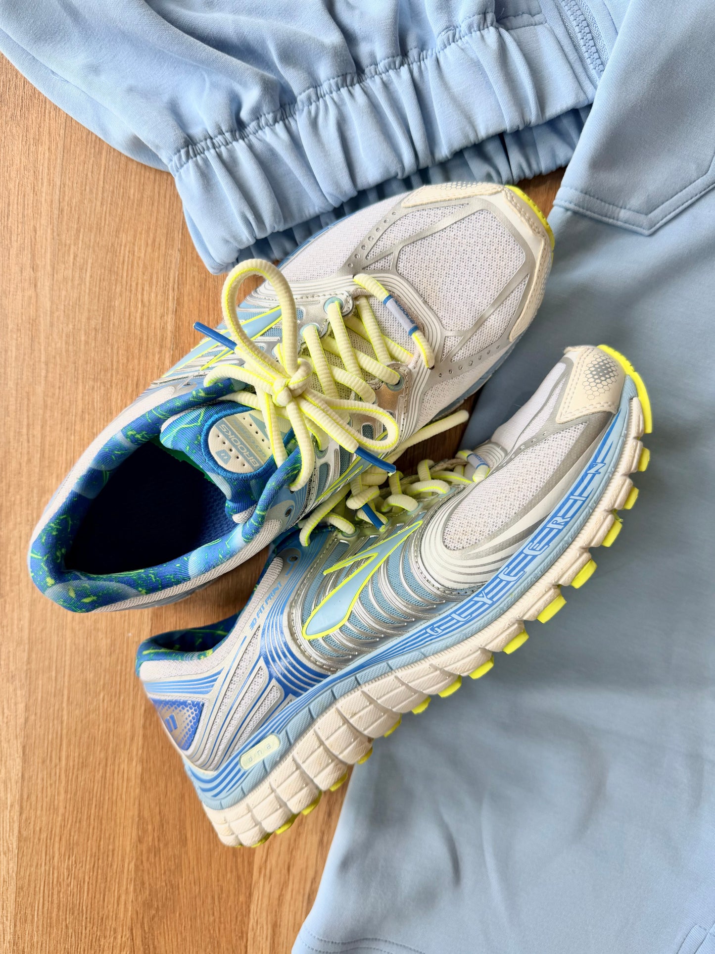 BROOKS SHOES 8.5