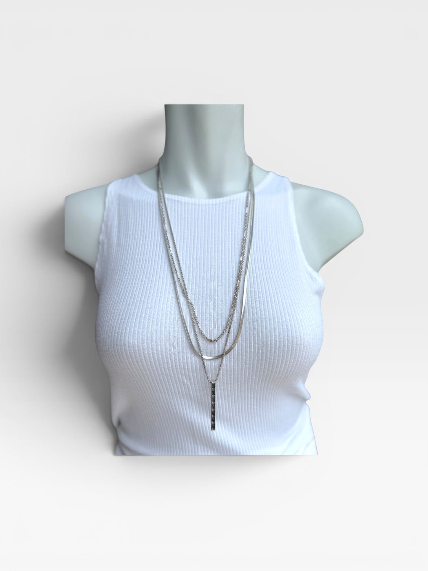SILVER KENDRA SCOTT MULTI LAYER NECKLACE WITH PENDANT