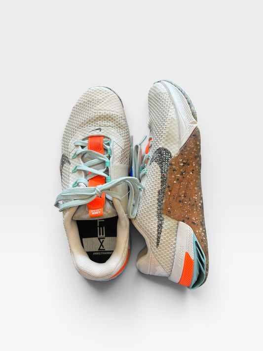 NIKE SNEAKERS 9.5