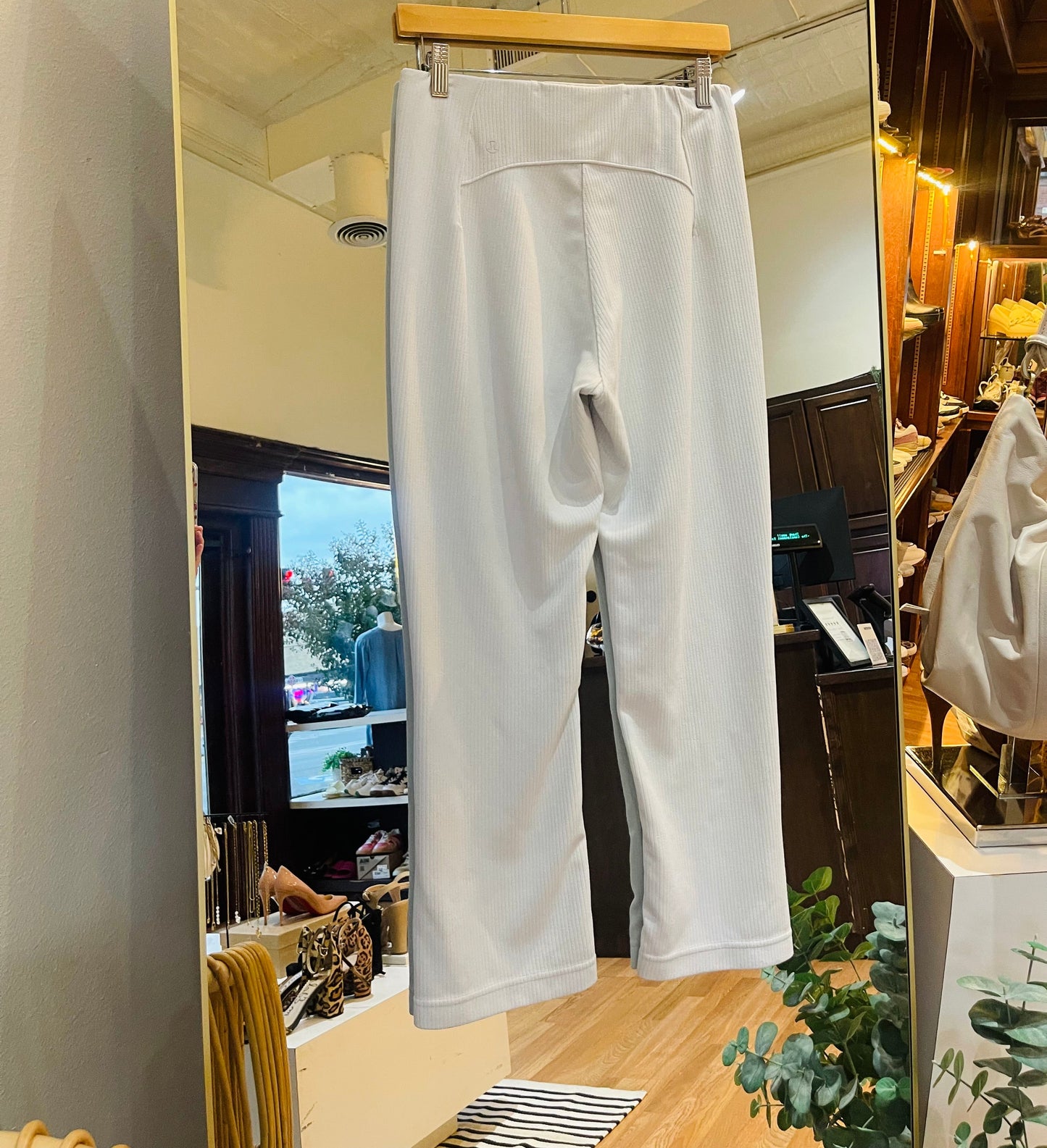 LULULEMON PANTS SIZE 8