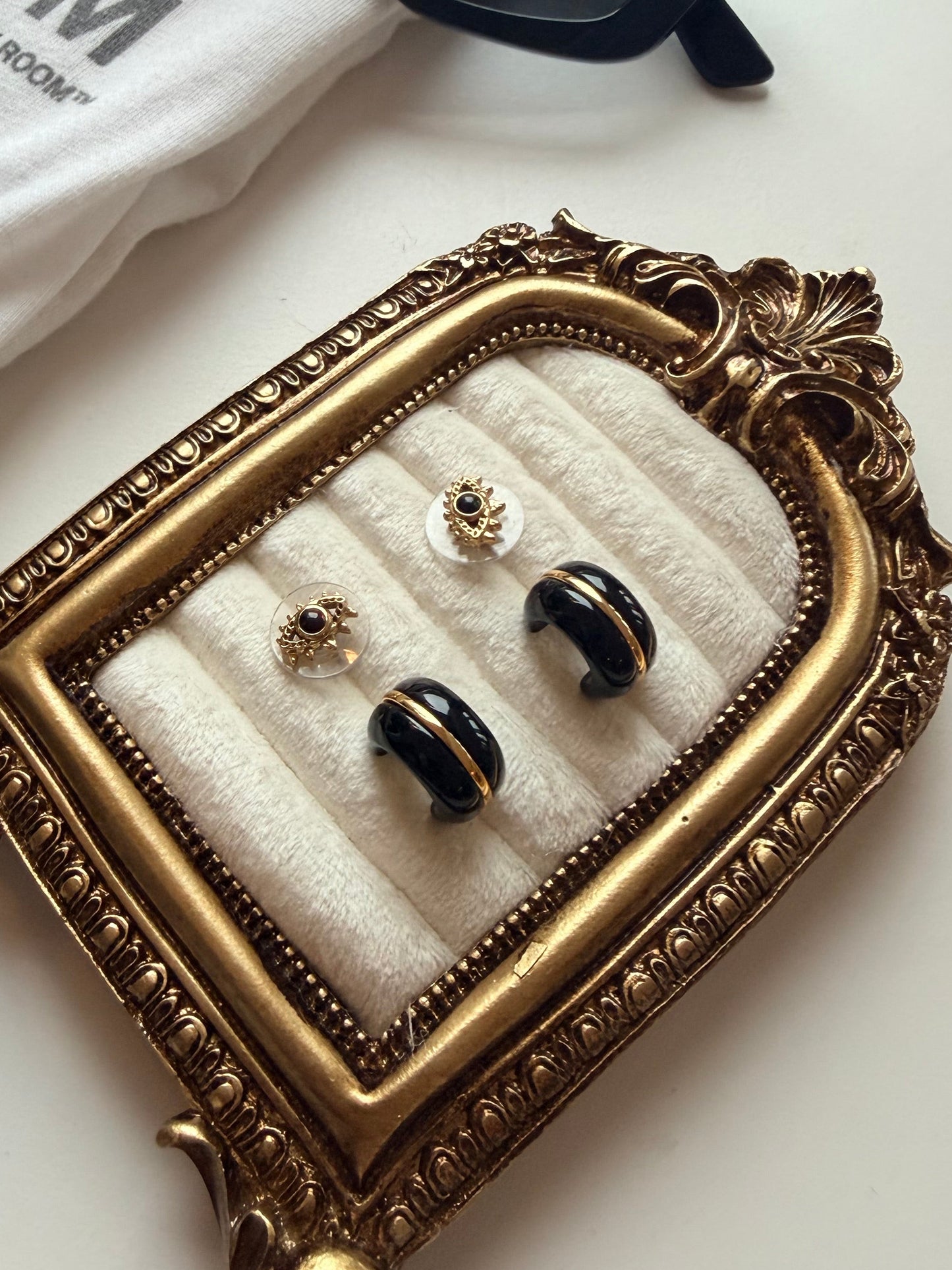 KENDRA SCOTT EYE EARRINGS
