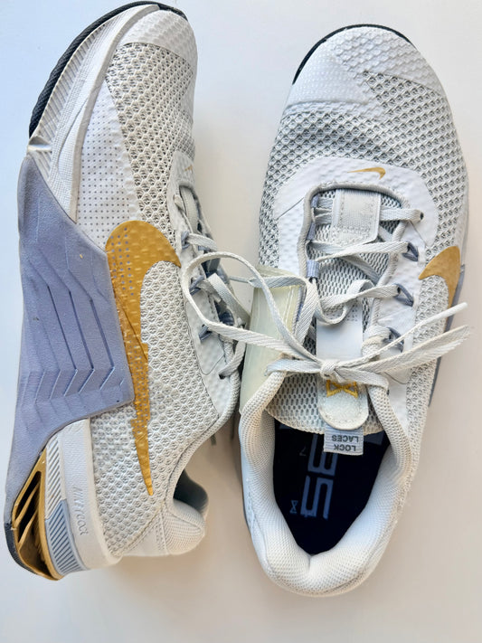 NIKE TENISHOES 9.5