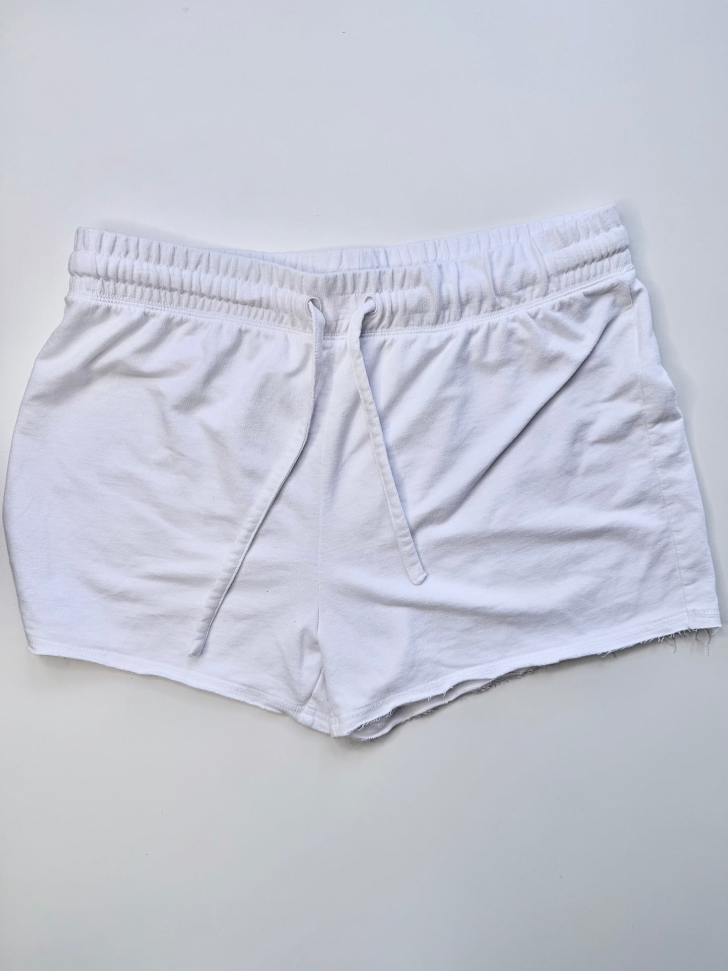 WHITE Z SUPPLY SHORTS XL (ORG$59)