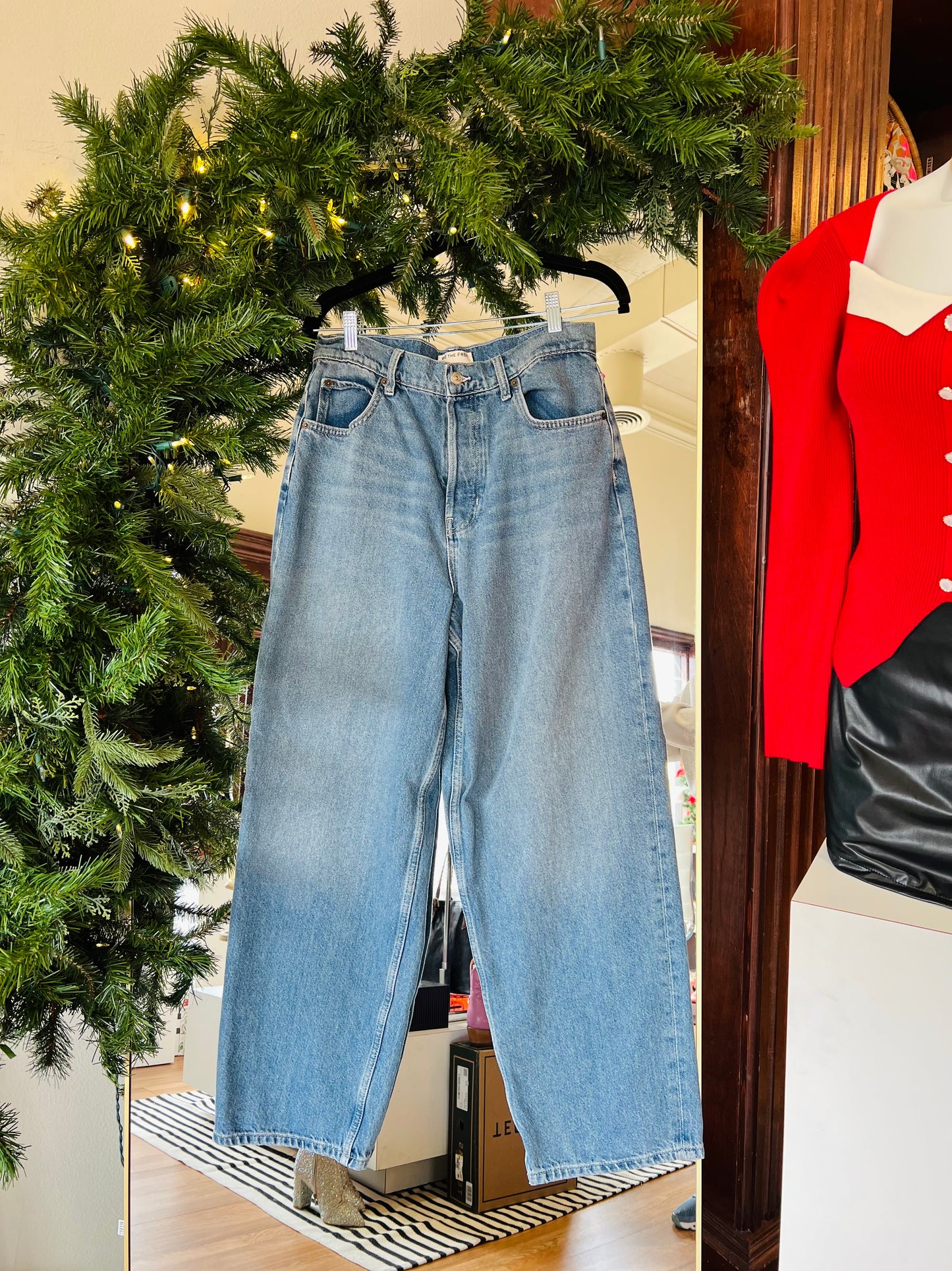 WE THE FREE JEANS 29