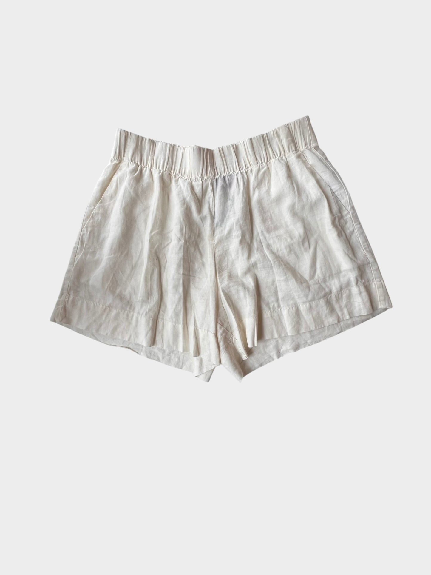 WHITE GAP SHORTS L
