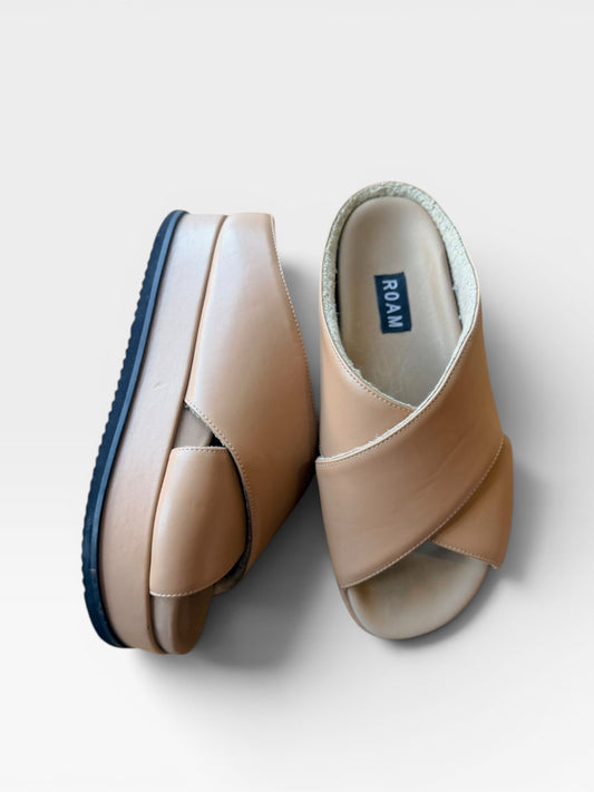 TAN ROAM CROSS STACK PLATFORM SHOES 9