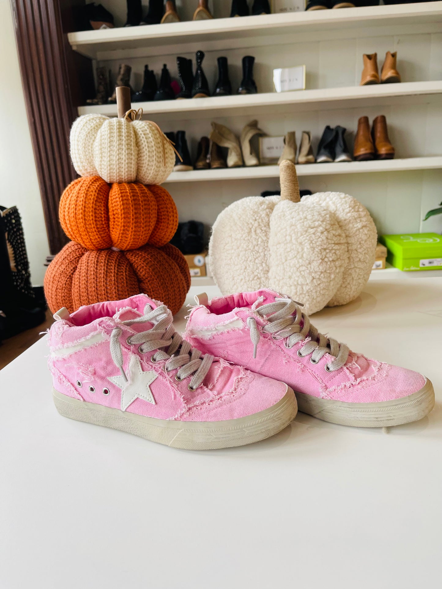 SHU SHOP SNEAKERS 7.5