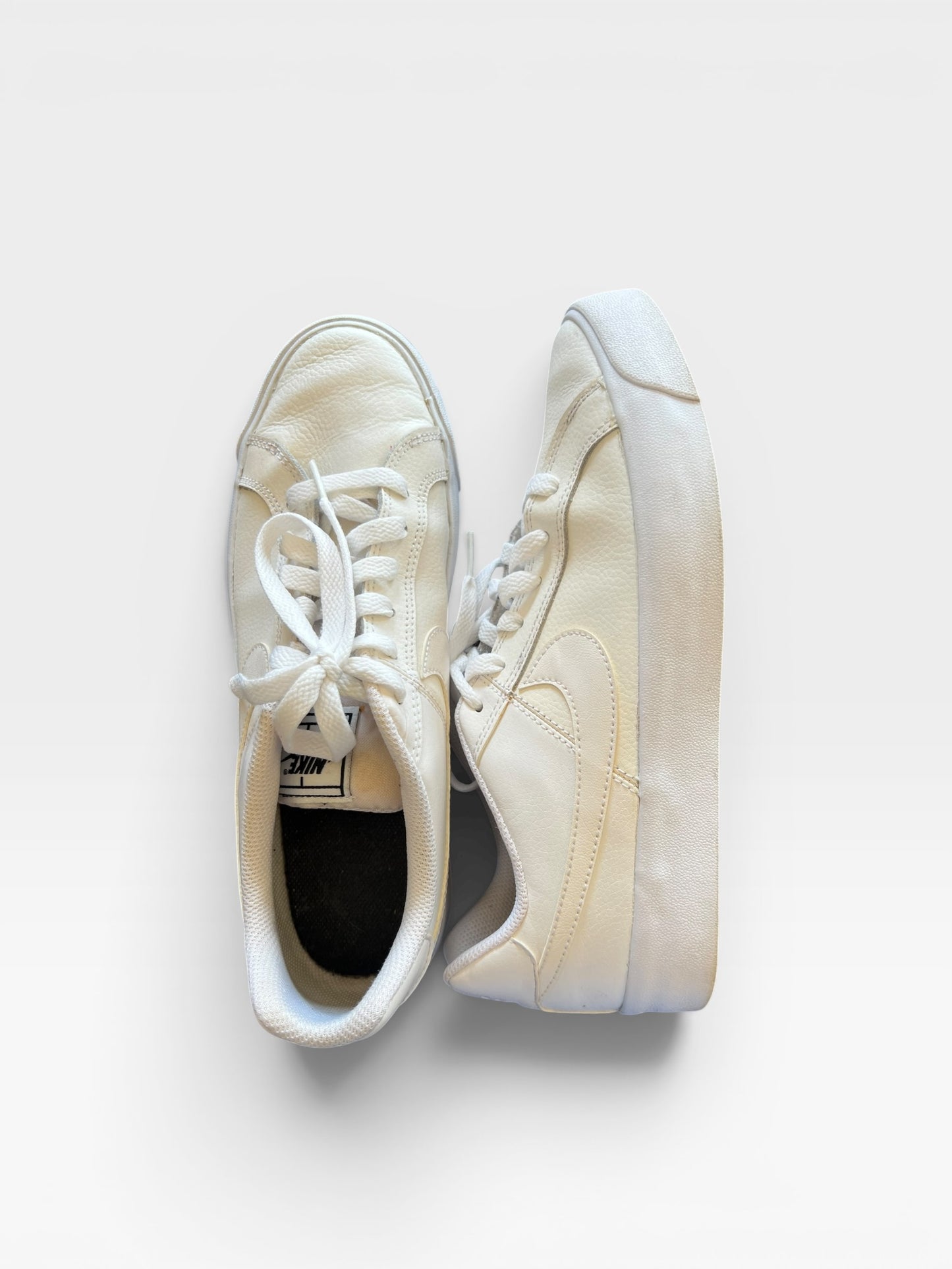 NIKE SHOES 9.5