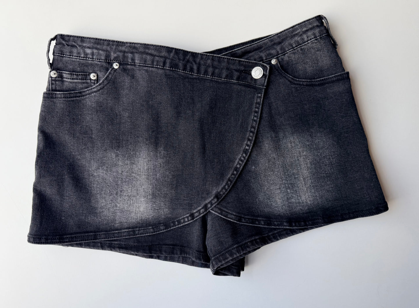 BLACK ALTRD STATE SKORT (NWOT) L