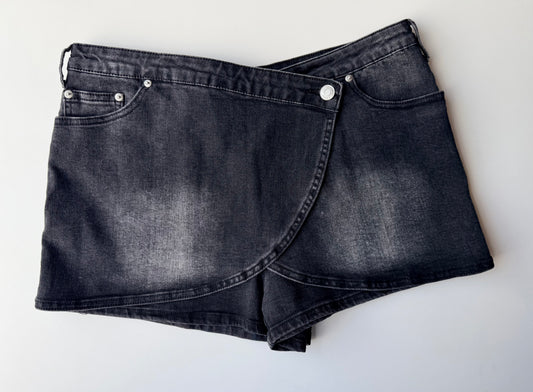 BLACK ALTRD STATE SKORT (NWOT) L