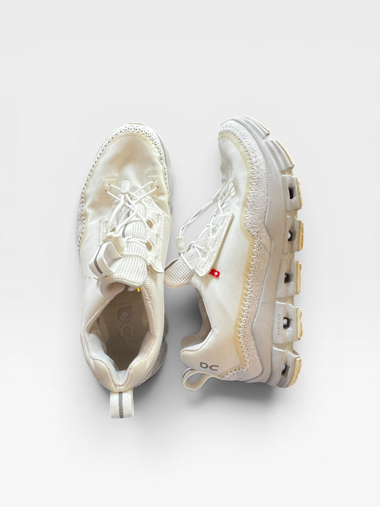 WHITE ON CLOUD SHOES 8