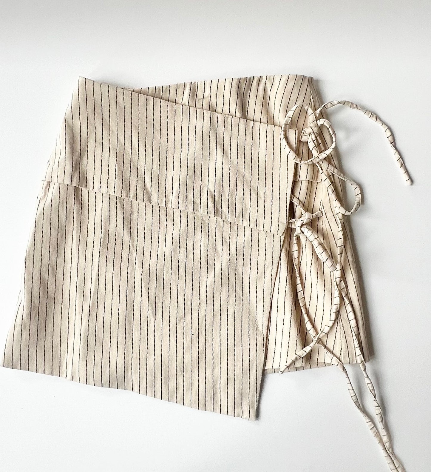 JIJI SKIRT (NWT $85) SMALL