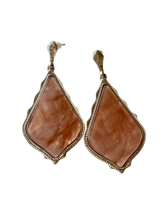 GOLD KENDRA SCOTT DROP EARRINGS