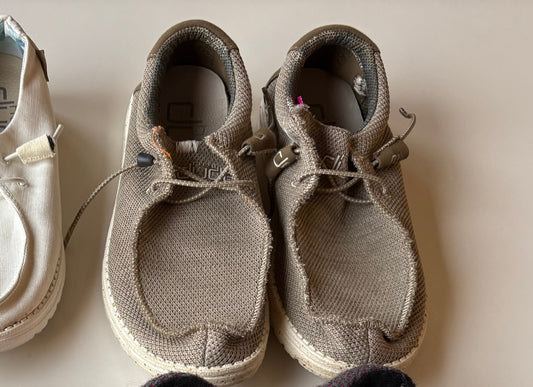 BROWN HEY DUDE SHOES (9)