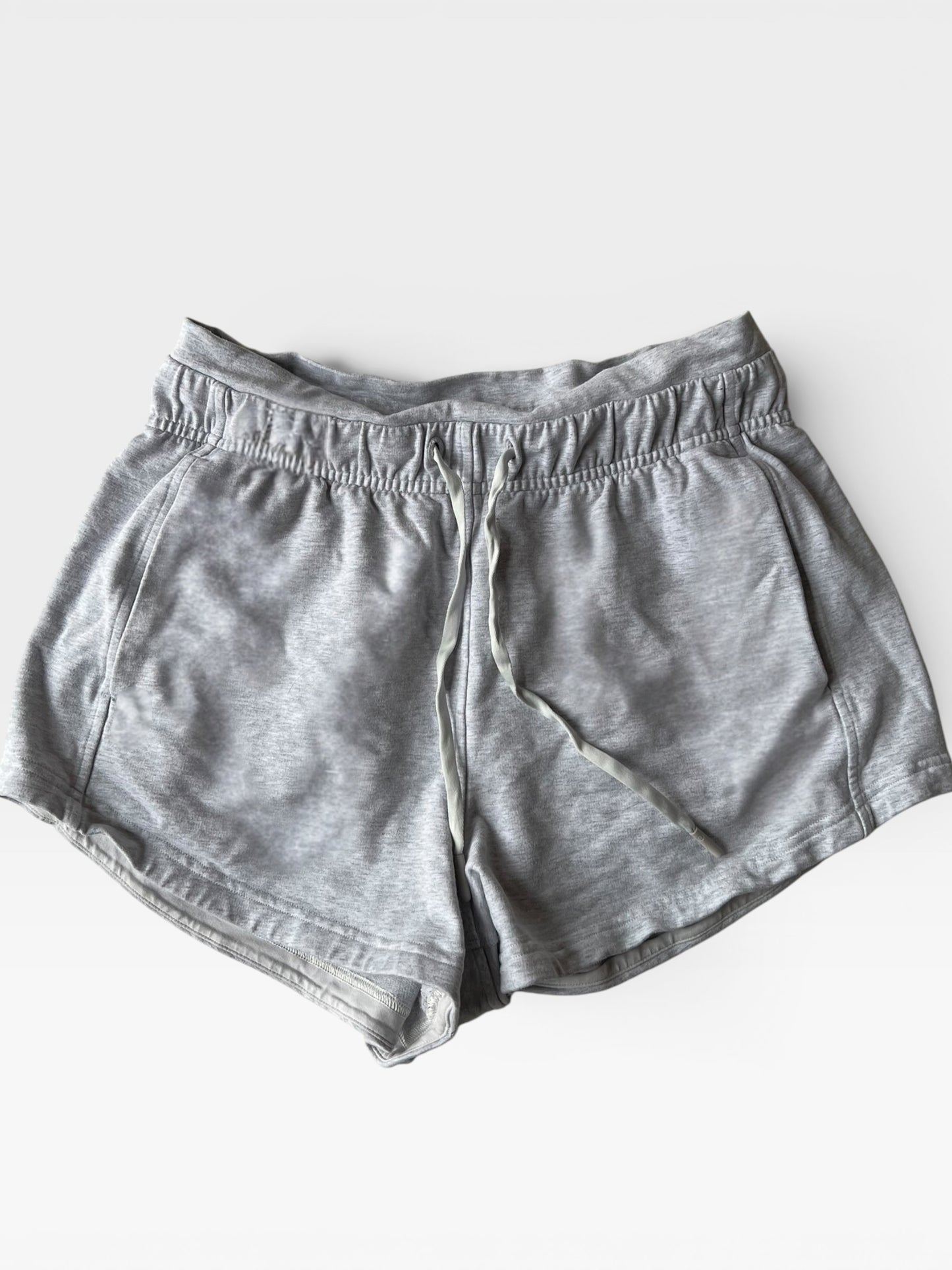 GREY LULULEMON SHORTS 4