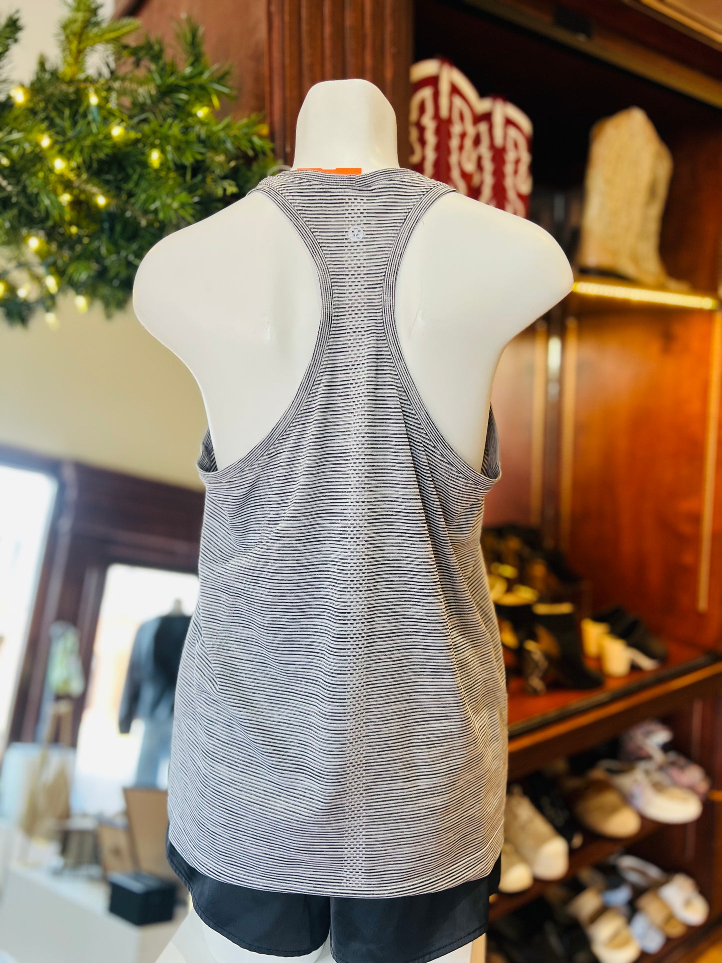 LULULEMON TANK 12